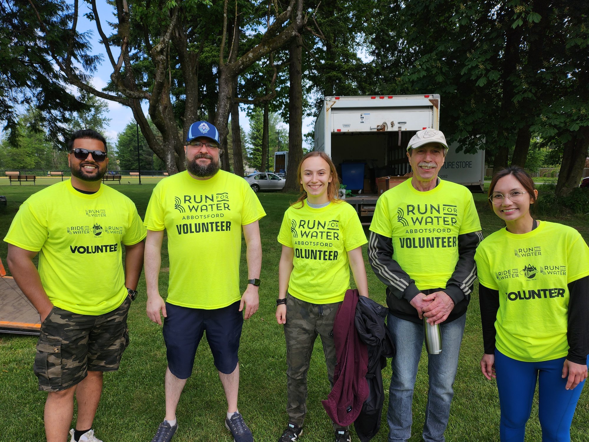 Water station Volunteers - Abhishek, Nick, Natalie, Chris, Lovi